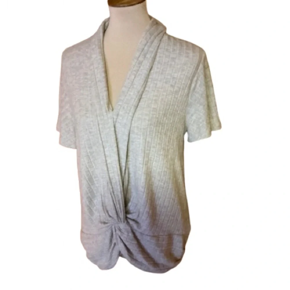 3 for 20 $ bundle Hummingbird tan slouchy knotted front sweater